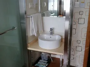 XINRUN EXPRESS HOTEL - Image 4