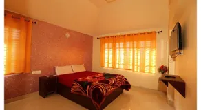 Green Moon Residency - Image 3