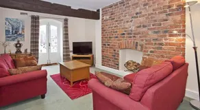 River View 2 bed 2 bath apartment on the river with free parking - Image 2