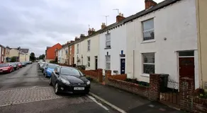 Free parking Cosy House in the Center of Taunton Sleeps 6 people - Image 4