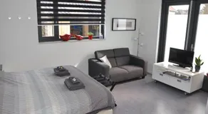 Elvis Presley private studio with kitchen and airconditioning - Image 2