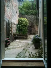 La Cour au Lavoir - Image 2