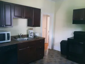 Miss Helen's Guesthouse - Image 4