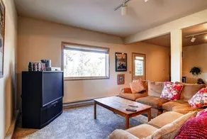 Four-Bedroom Pineview Haus - Image 2