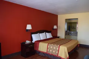 Island Suites Bay City - Image 2