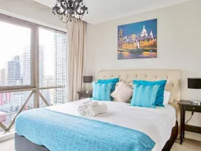 Heart of CBD Penthouse Apartment - Image 1