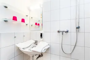 Star Apartments Cologne - Ecke Brunostrasse - Image 4