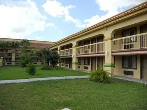 Plaza Inn & Suites - Image 2
