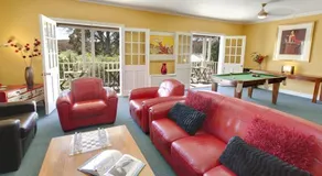 65 Main Guesthouse - Image 2