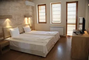 Raya Guest House - Image 3
