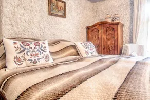 REVERIA GUESTHOUSE - Image 3