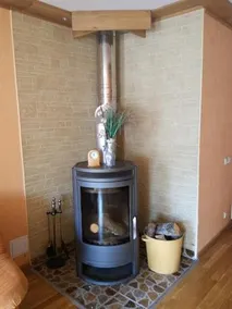 Cozy One Room Apartment With Yard - Image 3
