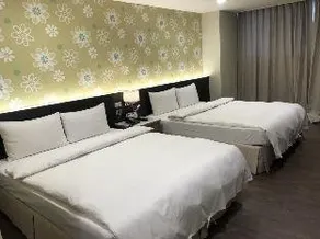 Champs Hotel - Image 3