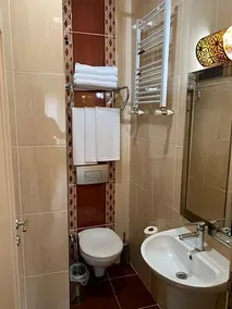 Cosmos Hotel - Image 2