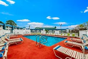 Riverwalk Inn and Suites - Image 5
