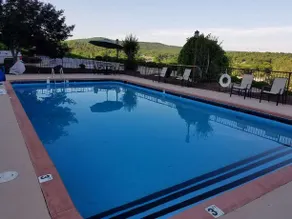 Best Western Hillside Inn - Image 2