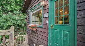 'Otter Cottage' Riverfront/Trailside Murphy Cabin - Image 3