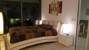 Waterfront Deluxe Apartment with Parking - Image 5