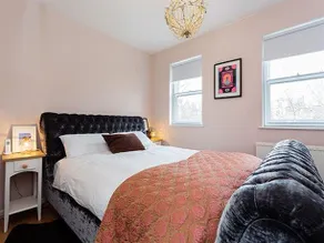 Veeve 2 Bed Maisonette Wontner Close Islington - Image 2