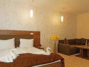 Sun Gate Aparthotel - Image 4