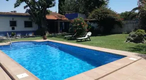 Chalet con piscina privada, natural y acogedor - Image 3