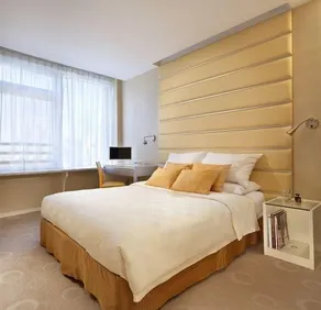 Hotel Lotus Green Park - Image 2