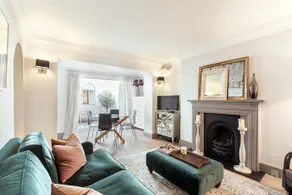 Brunswick Apartment - Image 1