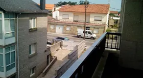 Piso de 3 Dormitorios en Noalla (Sanxenxo) - Image 2