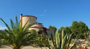 Villa Oasis 4bedroom villa with air-conditioning & large private swimming pool - Image 4