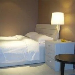 Cayman Hotel - Image 1