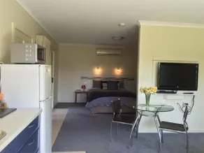 Cottonwoods Accommodation - Image 4