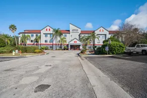 OYO Townhouse Orlando West - Image 3
