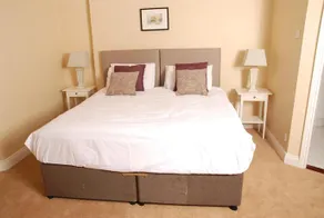 Avondale Guest Accommodation - Image 4