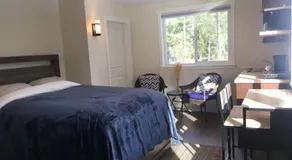 Stunning Studio in Heart of East Sooke - Image 4