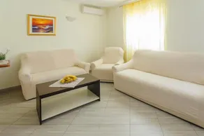 Holiday Villa Perna - Image 4