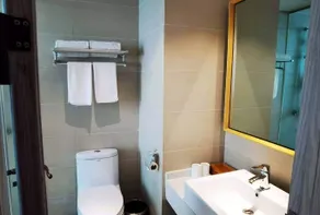 Starway Hotel Nanjing Mochou Lake - Image 3
