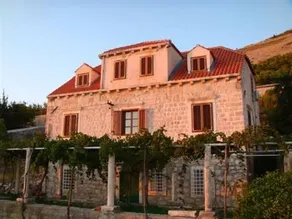 Charmant appartement de vacances avec jardin, barbecue et terrasse | Vue sur l'eau - Image 3