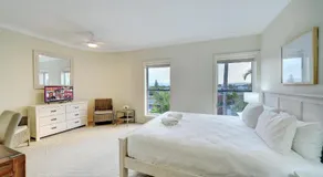 3br Broadbeach Lakefront Apartment - Image 4