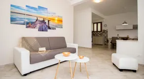Charming Countryside Apartment - Image 2