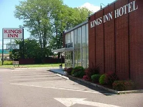 Kings Inn Hotel - Image 1