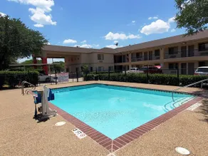SUPER 8 ARLINGTON EAST - Image 2