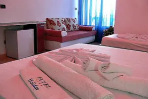 Hotel Holiday - Image 3
