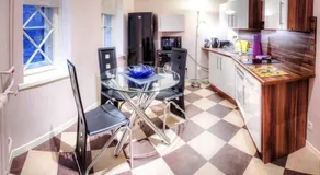 Gate Apartments - Image 4