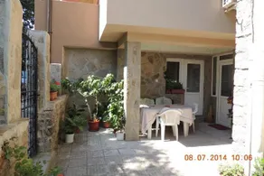 Holiday House - Image 2