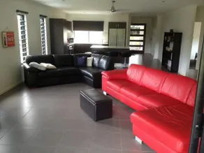 The Whitsunday Holiday House - Image 2