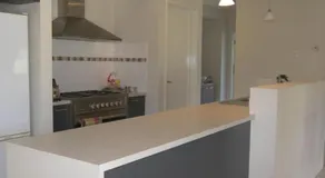 Modern Beachside 5 Bedrooms - Image 2