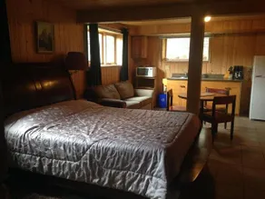 Astoria Chalet - Jasper Alberta - Image 2