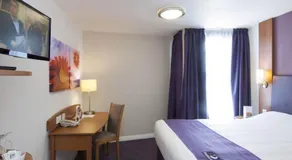 Premier Inn Manchester Airport Runger Lane South - Image 4