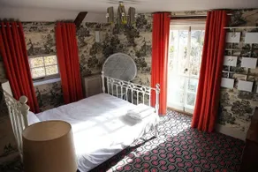 The Hollies Bed & Breakfast - Image 4