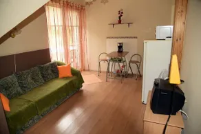 Attila Villa - Image 4